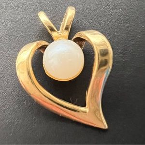 Vintage DANECRAFT Pearl pendent . Excellent condition.